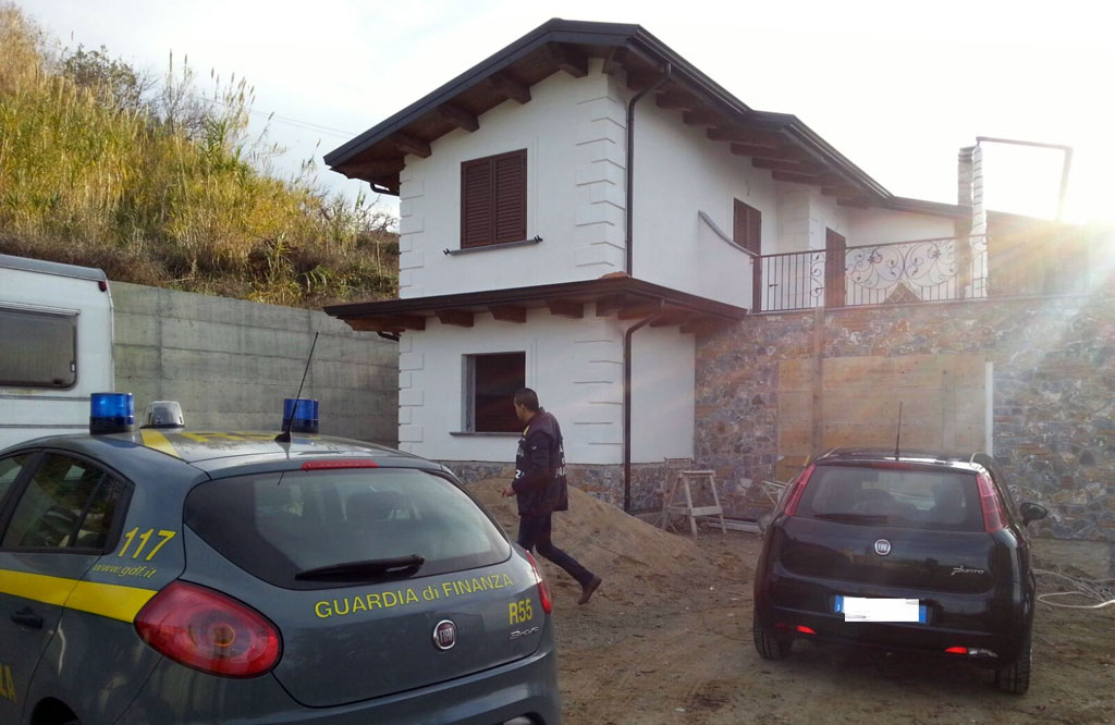 Coltivazione e traffico di droga, 4 fermi a Paola - VIDEO