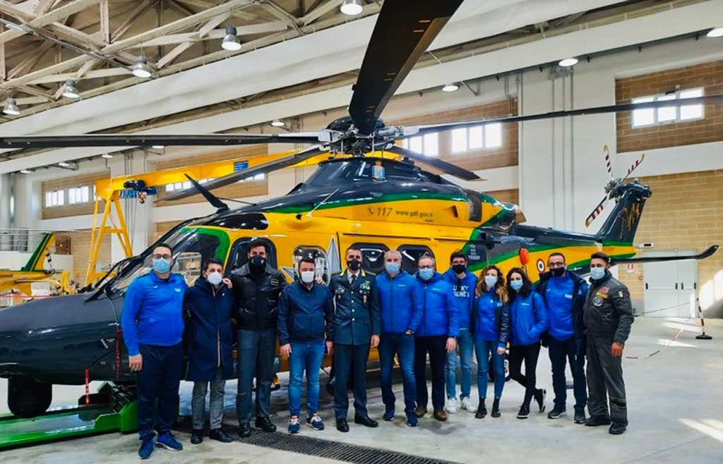 Lamezia, visita speciale per gli atleti della Lucky Friends alla sezione aerea della Guardia di Finanza