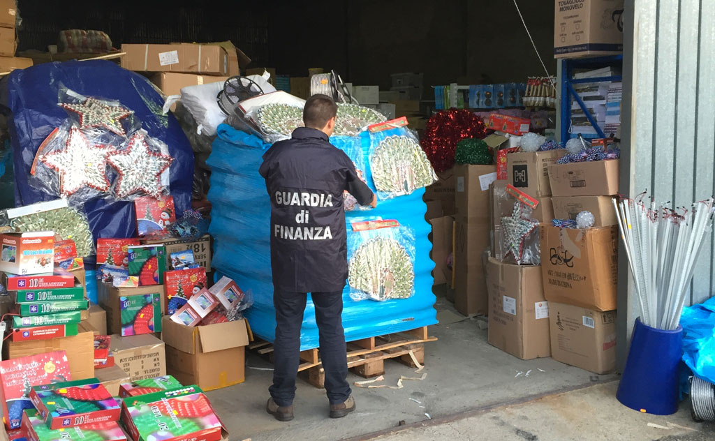 Gdf sequestra oltre 5 milioni articoli natalizi pericolosi a Cosenza