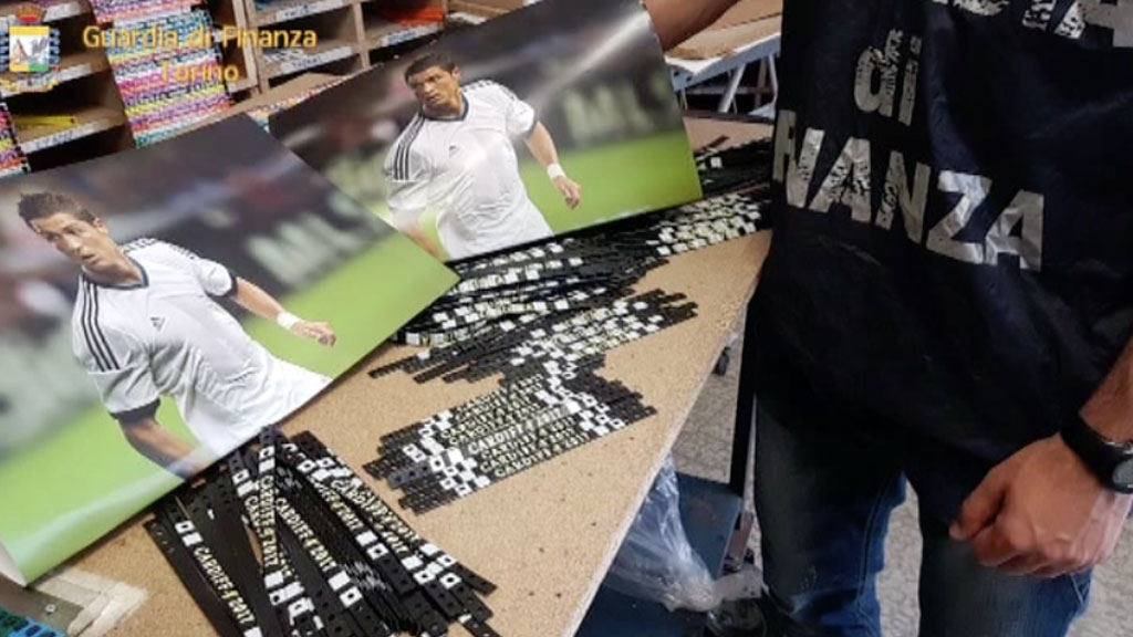 Maxi sequestro articoli Juventus e Real Madrid, smantellata industria del falso tra Piemonte, Veneto e Calabria - VIDEO