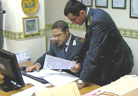Lamezia: Operazione Golden junk, 5 denunce per appalto illecito raccolta rifiuti comune Nocera
