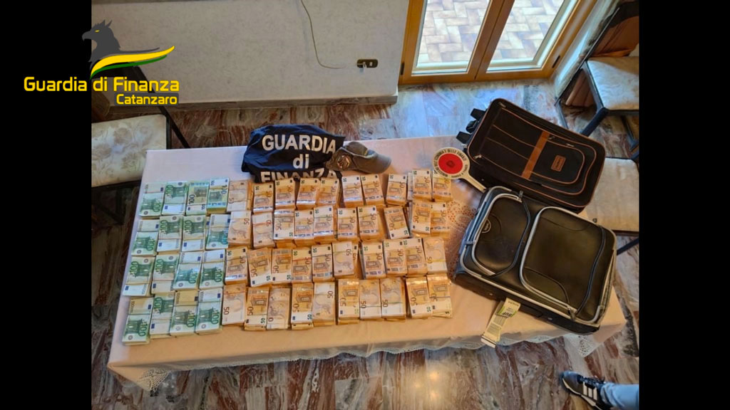 Lamezia, operazione "Boccaccio" contro autoriciclaggio: 4 arresti e sequestri per 5,2 milioni di euro - NOMI  E VIDEO