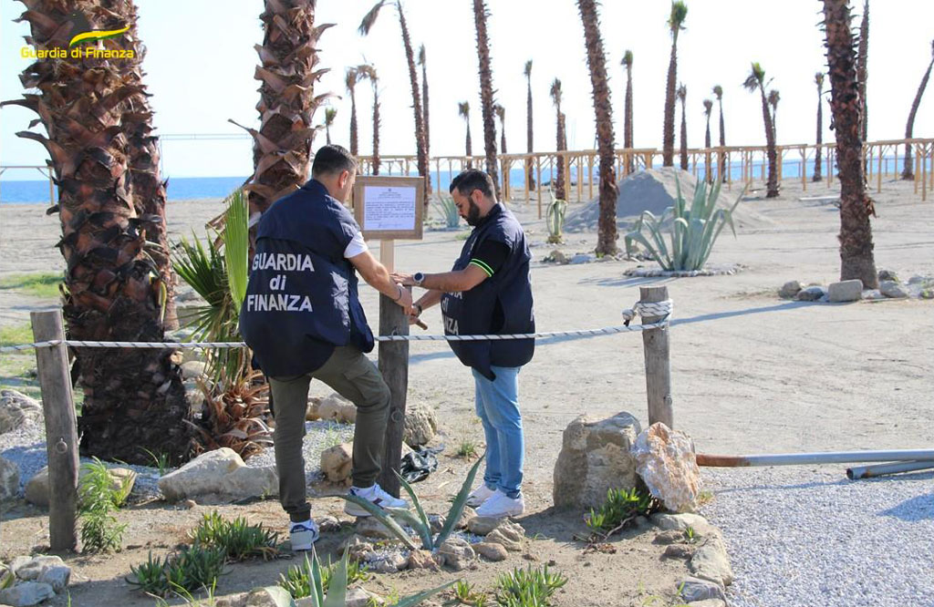 Gdf Lamezia sequestra stabilimento balneare di 13mila metri quadrati a Gizzeria