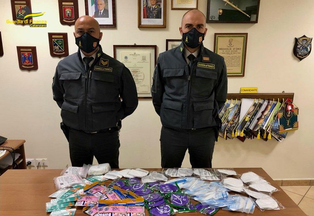 Gdf Catanzaro sequestra oltre 4mila mascherine FFP2 non conformi alla normativa