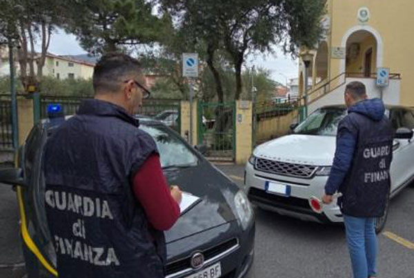 Operazione “Tax free cars” nel Cosentino, maxi frode nel commercio di auto: sequestro da 5 milioni