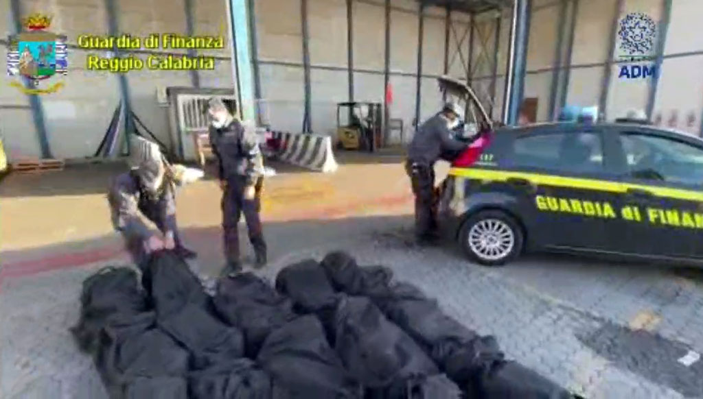 Sequestrate oltre 1,3 tonnellate cocaina in porto Gioia Tauro