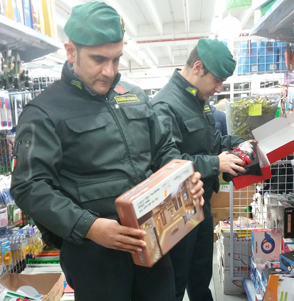 Calabria: Guardia di finanza sequestra oltre 2.500 prodotti insicuri a Vibo