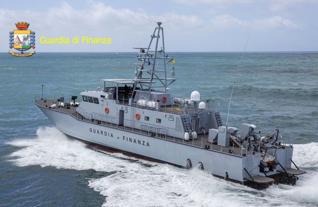 Guardia di finanza, nuovo pattugliatore in sosta in porto Vibo 
