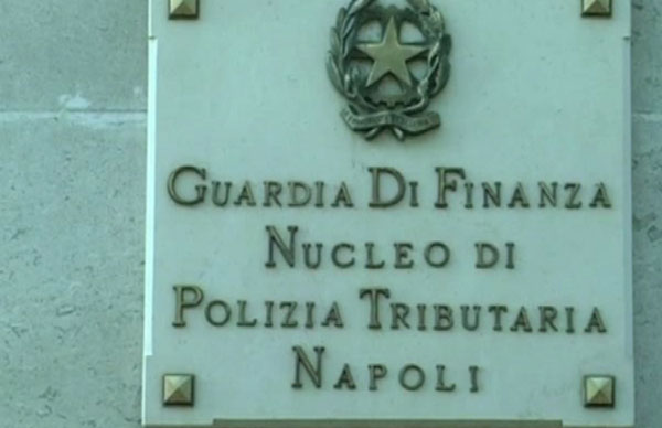 Corriere calabrese di banconote false fermato a Napoli 