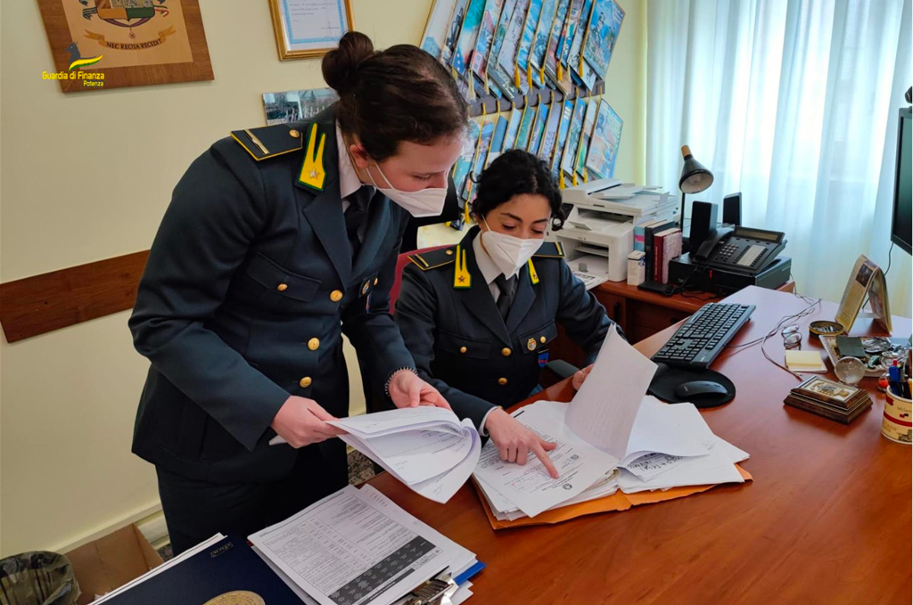 Indagine Procura Catanzaro su truffa a gestori di telefonia, perquisizione ad avvocato di Benevento