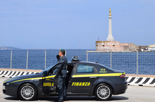 Gdf Messina arresta corriere proveniente dalla Calabria con 10 kg di droga agli imbarcaderi 