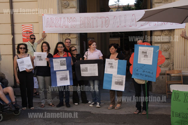 Lamezia: Sit in genitori disabili su ritardi erogazione fondi riabilitazione