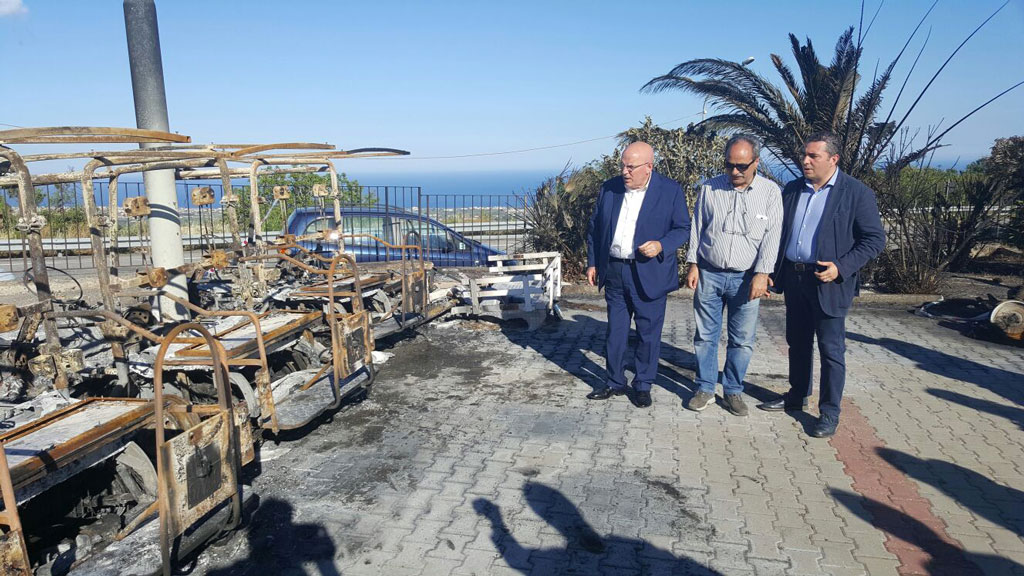 Incendiate golf car Gerace, Oliverio: "Regione le riacquisterà"