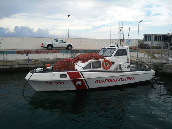 Guardia costiera sequestra 6000 metri di "palangari"