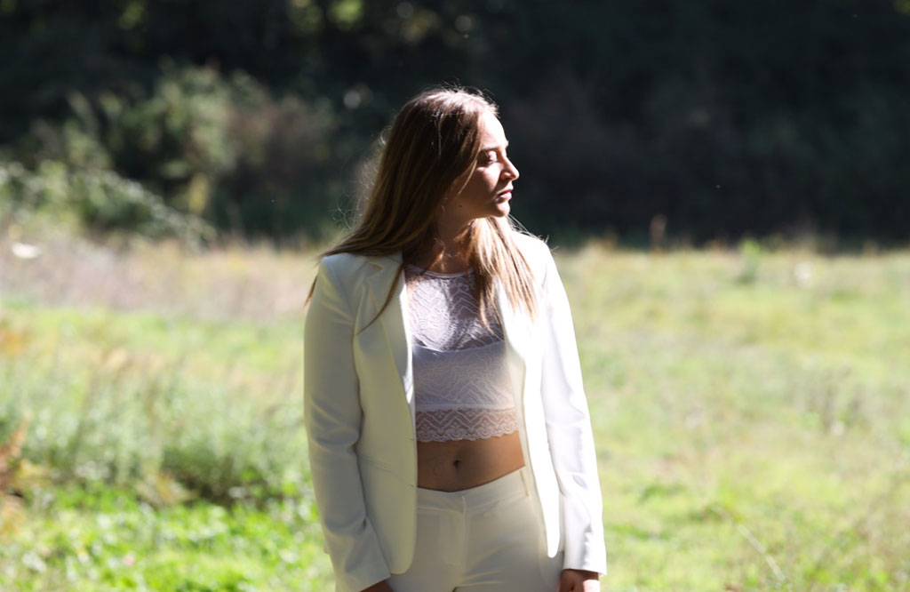 È uscito "Donna a metà” il nuovo brano della cantante lametina Giada Perri