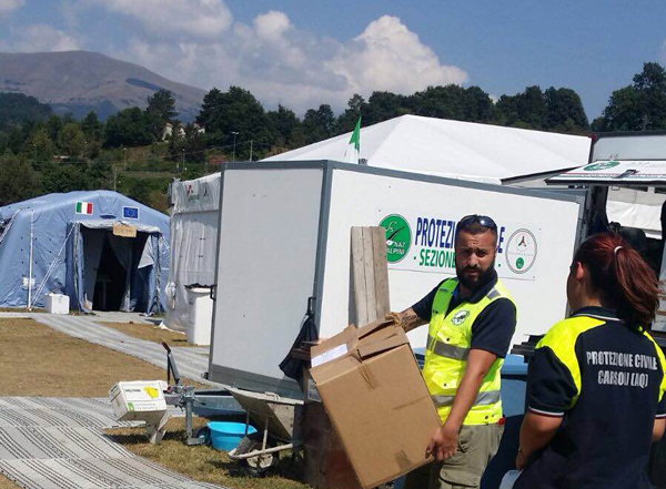 Gianturco ad Amatrice per distribuire beni raccolti