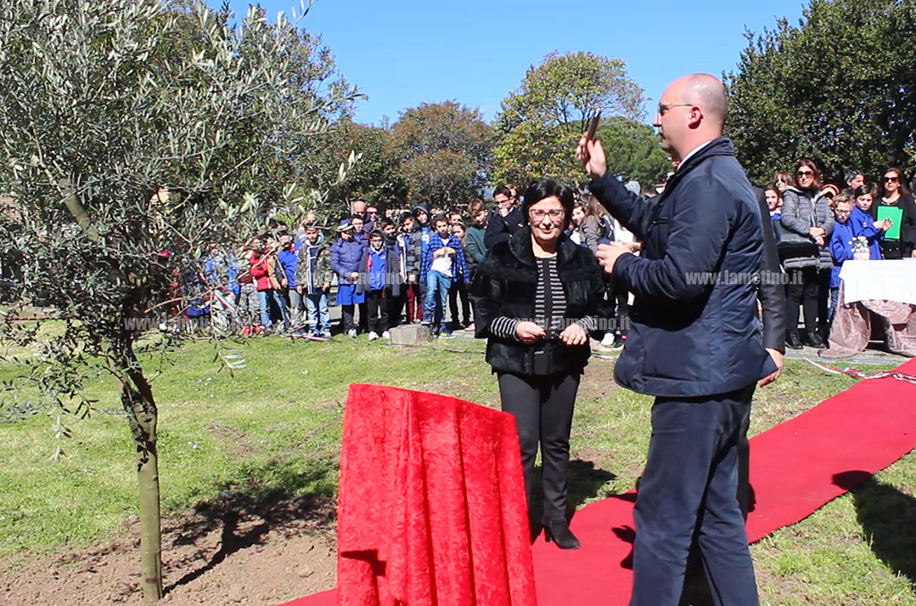 Taglio del nastro per il Giardino dei Giusti all’Istituto comprensivo “Sant’Eufemia Lamezia” - VIDEO