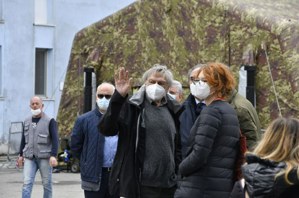 Covid, Gino Strada: "Domani accoglieremo primo paziente a Crotone" 