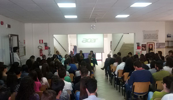 ‘Biblioteca amica’, Gioacchino Criaco incontra studenti “L.Costanzo” di Decollatura