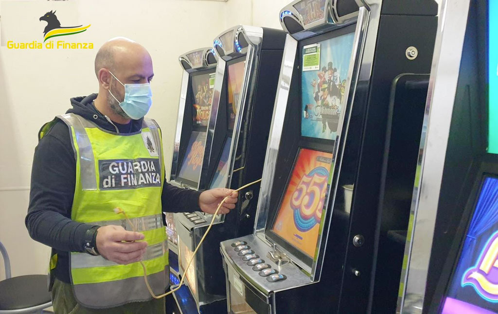 Gioco illegale, rinvenuti 3 apparecchi privi di titoli autorizzativi a Vibo