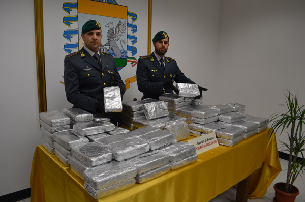Calabria: Sequestrati 85 kg cocaina nel porto di Gioia Tauro