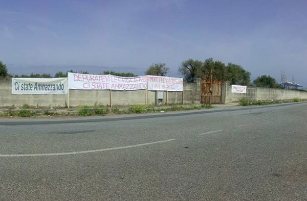 Inchiesta Potenza: sit-in a Gioia Tauro "Basta smaltimento rifiuti"