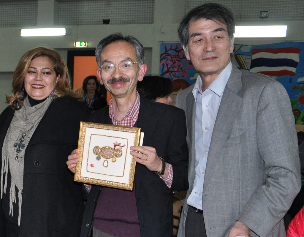 Lamezia: donata opera di Manuelita Iacopetta a delegazione giapponese