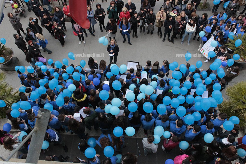 giornata-autismo-flash-mob-lamezia2.jpg