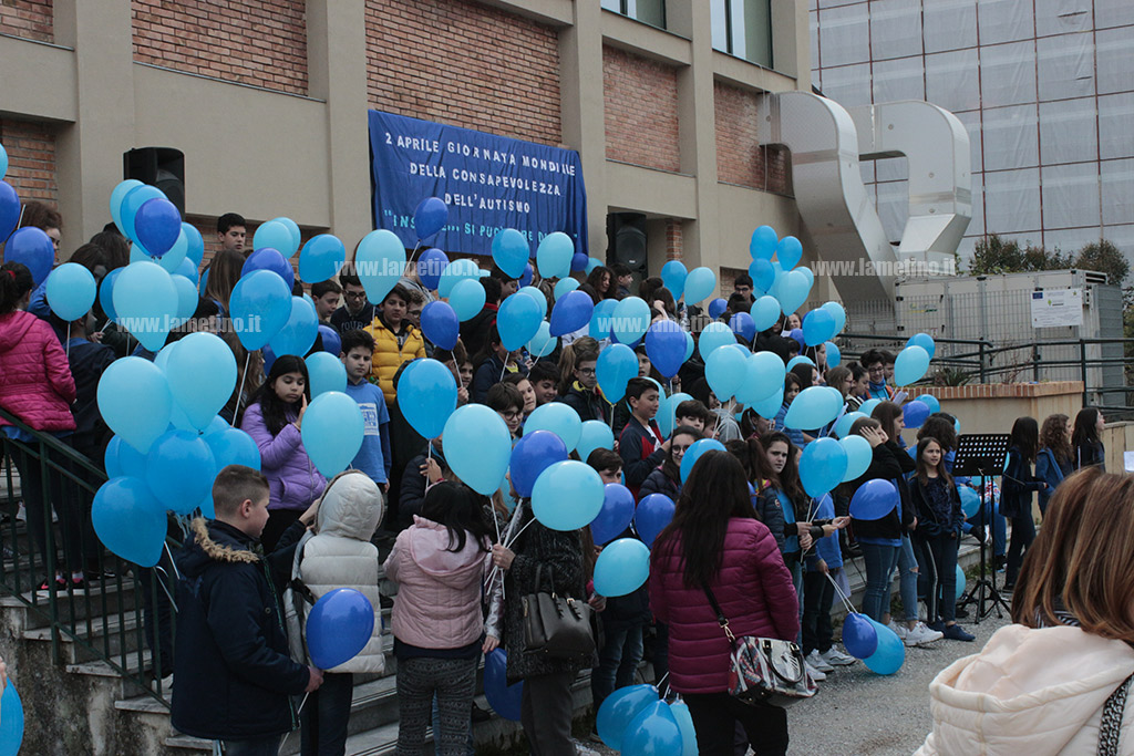giornata-autismo-flash-mob-lamezia5.jpg