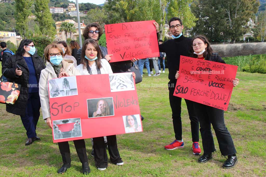 giornata-contro-violenza-donne-21-lamezia6a34fc_aa036.jpg