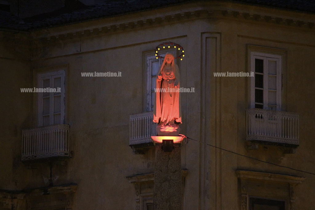 Lamezia, si tinge di arancione la Madonnina di Piazza Ardito per la Giornata Mondiale sclerosi multipla