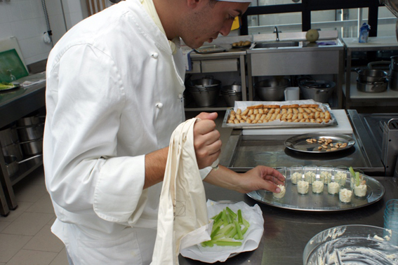 giovani_einaudi_cucinano_visita_papale_lamezia