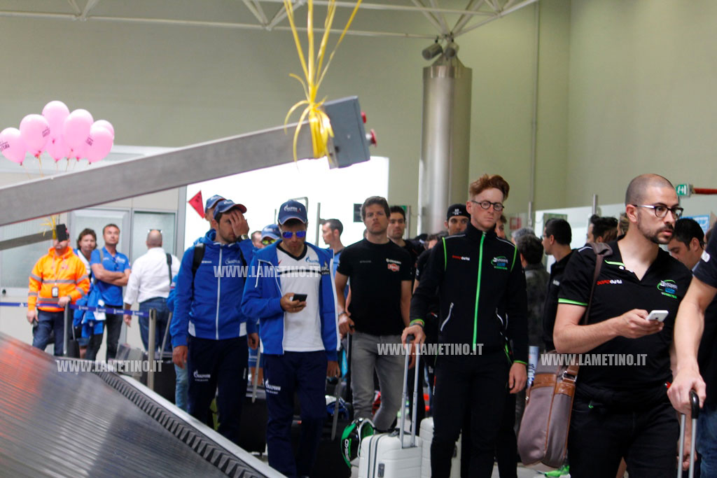 Lamezia, atterra all’aeroporto il Giro d’Italia - VIDEO