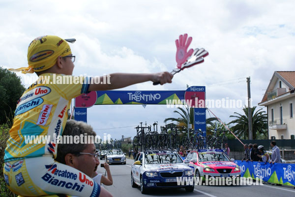 Lamezia: Città saluta il Giro d'Italia in ricordo degli otto ciclisti