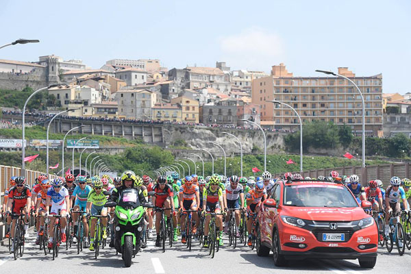Catanzaro in rosa per tappa Giro d’Italia