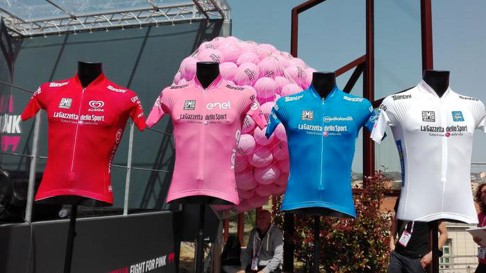 giro-italia-a-catanzaro-maglie.jpg