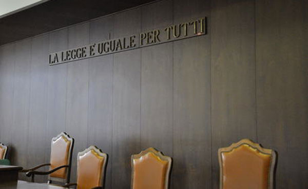 Giudici popolari a Reggio senza Green pass non fanno nemmeno test, sostituti