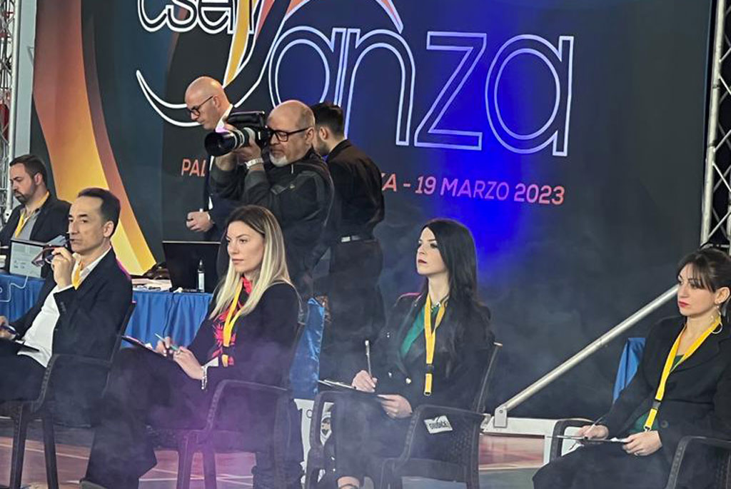 giuria320_141036_1e03f.jpg