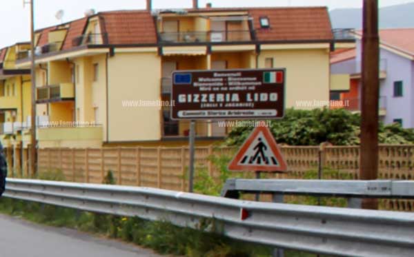 Cittadini scrivono all'Anas: "Mettere in sicurezza attraversamento pedonale sulla Ss18 a Gizzeria Lido"