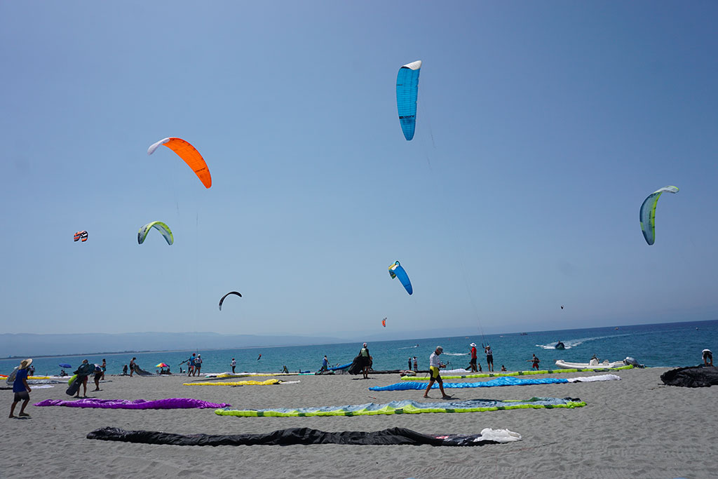 Il francese Nicolas Parlier vince la prima giornata di regate del Kitefoil World Series 2021 a Gizzeria