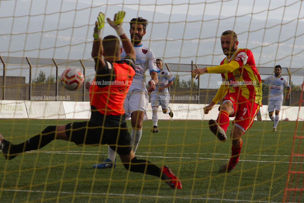 gol-bernaRDI-sambiase-25102020.jpg