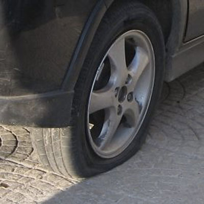Calabria: Intimidazione a vice sindaco Comune nel crotonese, forate gomme 
