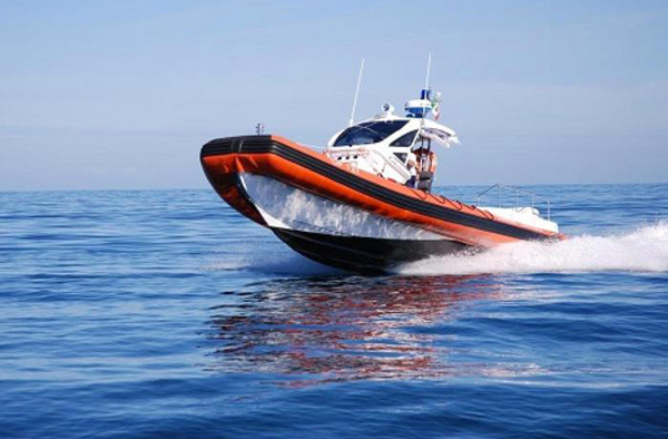 Sbarco di migranti nel crotonese, scafista fermato dopo fuga 