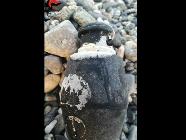 Trovata sulla spiaggia di Monasterace una granata risalente alla seconda guerra mondiale