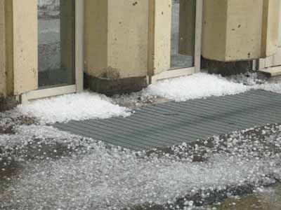 Lamezia, intensa grandinata e allerta meteo su tutto il territorio