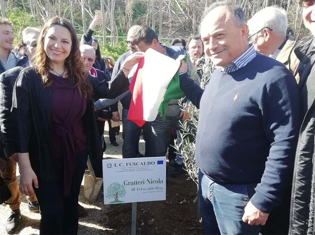 Inaugurato a Fuscaldo il "Giardino dei Giusti", tra gli alberi anche un ulivo dedicato al procuratore Gratteri