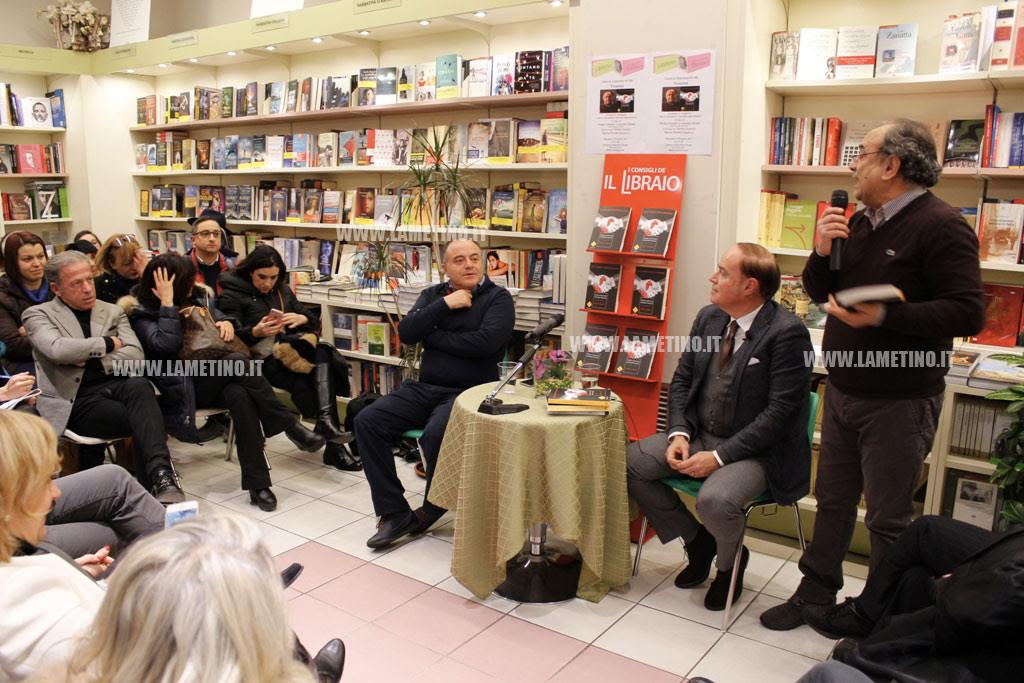 Lamezia, Gratteri presenta “Padrini e Padroni”: “La ‘ndrangheta non si preoccupa di fare soldi ma di come giustificarli” - VIDEO