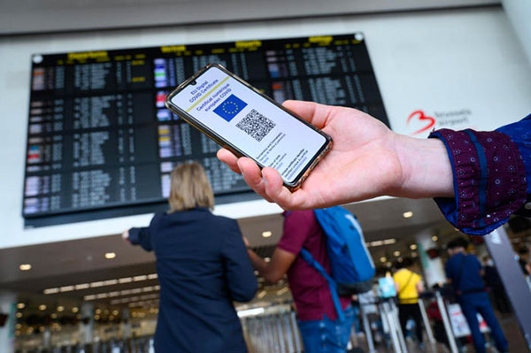 "Uso allargato del Green pass per locali ed eventi": Italia valuta il modello francese
