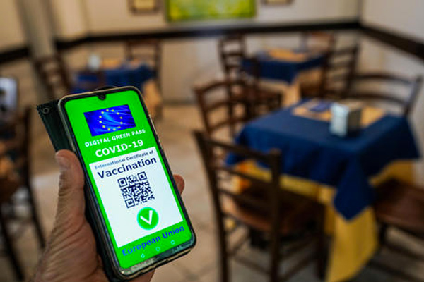 Green pass, da oggi scatta l'obbligo: ecco dove è necessario esibirlo