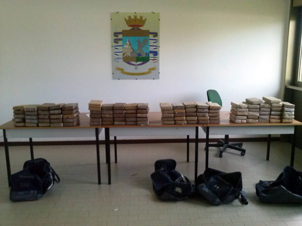 Traffico internazionale di droga: 12 fermi tra Calabria e Campania, sequestrata anche cargo ship 